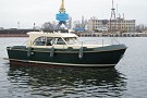 Моторная яхта Фридом 30 вид сбоку