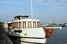 Моторная яхта Зурбаган индивидуальной постройки - вид спереди