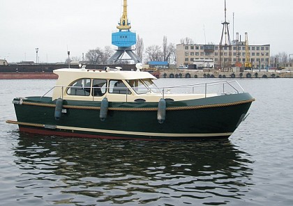 Freedom 30 ft/hull 01